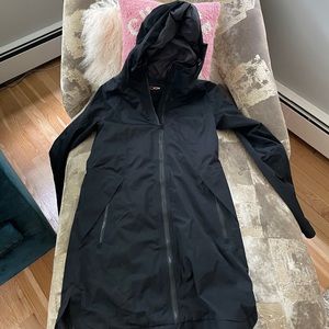LULULEMON RAIN PARKA